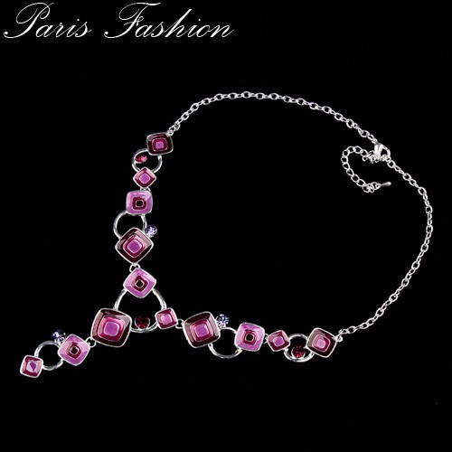 COLLIER EN EMAIL ET STRASS DE VERRE violet