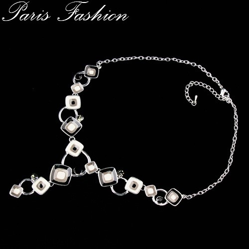 COLLIER EN EMAIL ET STRASS DE VERRE noir